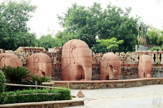 Elephant statues close to the entrance
