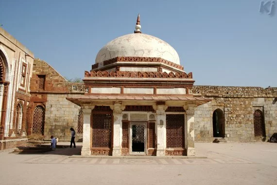 imam zamims tomb Qutub Minar, New Delhi