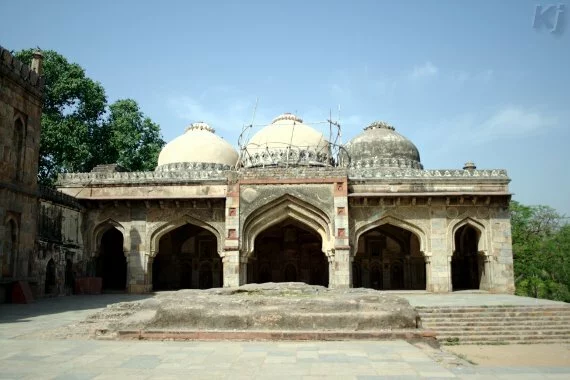 mosque at bara gumbad Lodi Gardens, New Delhi