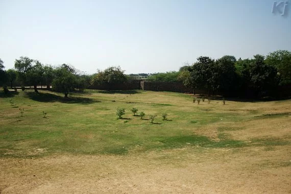 open spaces Qutub Minar, New Delhi