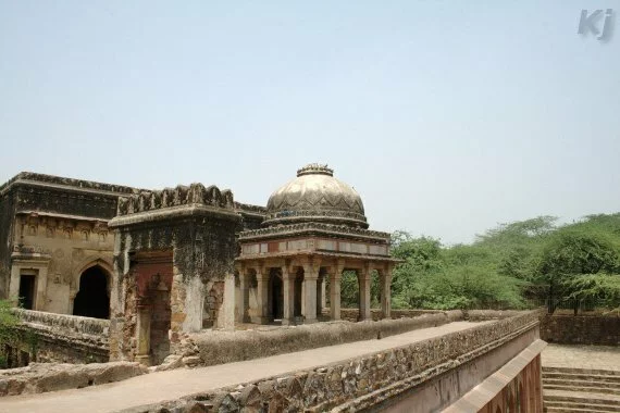 tomb and mosque adjacent to rajon ki baoli Mehrauli Archaeological Park, New Delhi