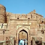 agra fort Taj Mahal and other tourist attractions in Agra